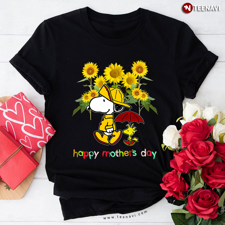 Snoopy Charlie Brown Sunflower Happy Mothers Day T-Shirt