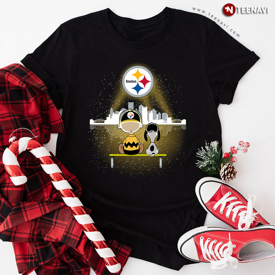 Charlie Brown And Snoopy Dog Watching City Pittsburgh Steelers T-Shirt