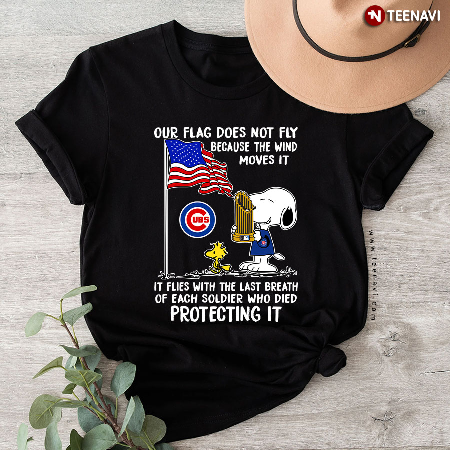 Snoopy And Woodstock Our Flag Does Not Fly Because The Wind Moves It It Flies With The Last Breath Chicago Cubs vs Seattle Mariners T-Shirt