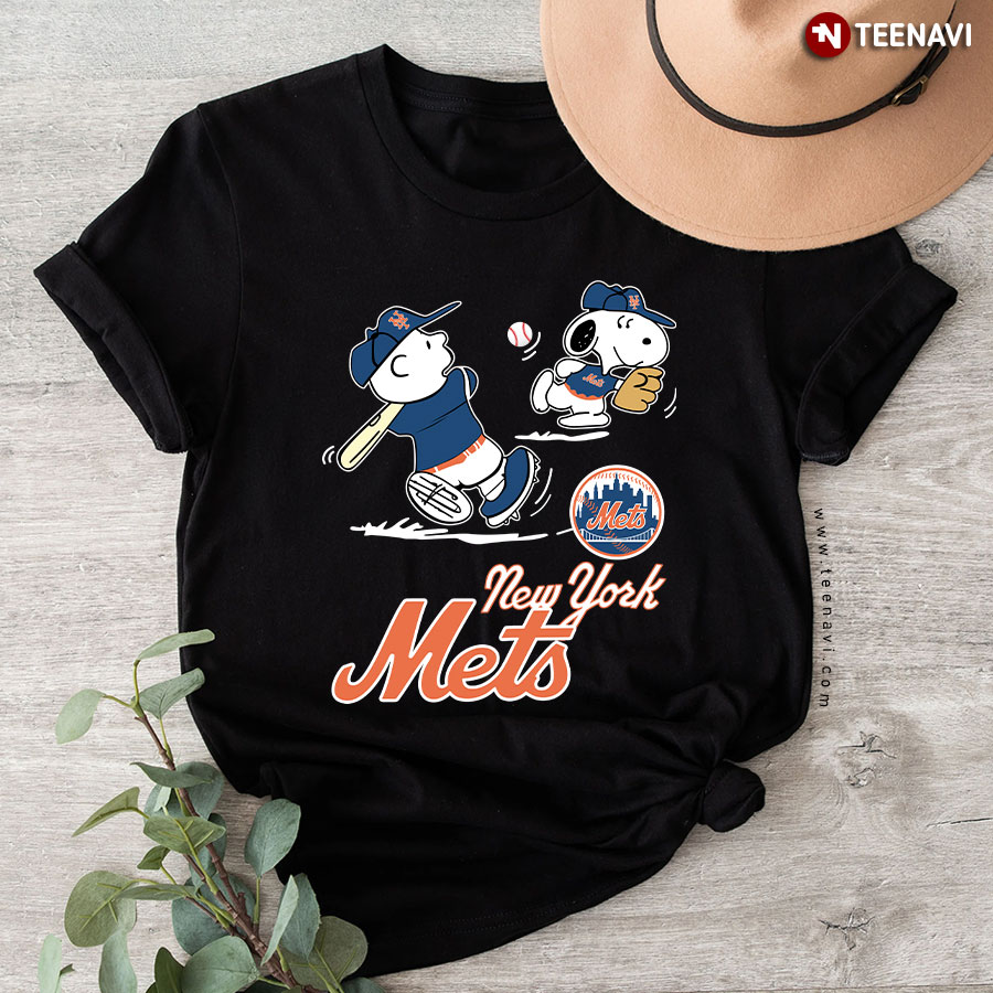 Peanuts Charlie Brown And Snoopy Playing New York Mets T-Shirt