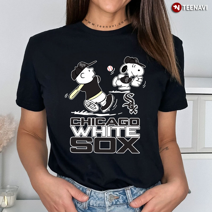 Charlie Brown Snoopy Playing Baseball Chicago White Sox T-Shirt