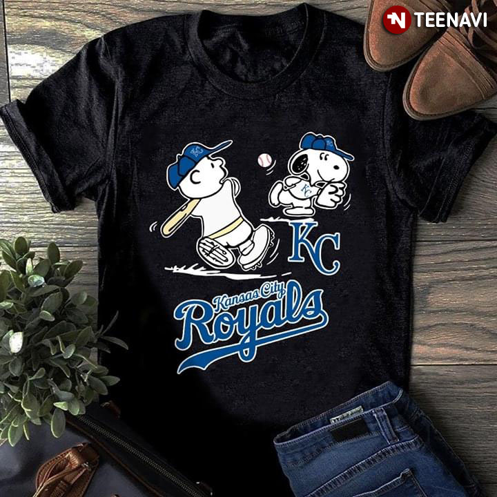 Peanuts Charlie Brown And Snoopy Playing Baseball Kansas City Royals T-Shirt  - TeeNavi