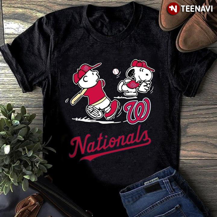 Peanuts Charlie Brown And Snoopy Playing Baseball Washington Nationals T- Shirt - TeeNavi