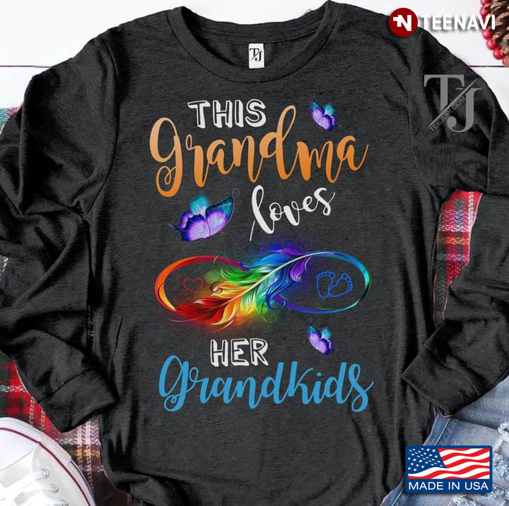 This Grandma Loves Her Grandkids Feathers