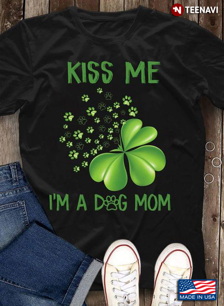 St Patricks Day Kiss Me I’m A Dog Mom