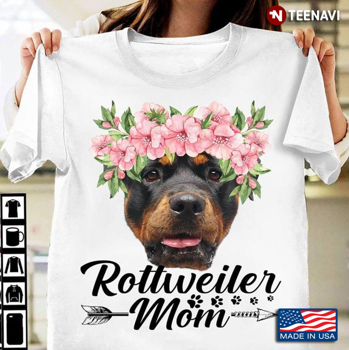 Rottweiler Mom Rottweiler With Wreath