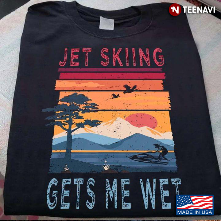 Jet Skiing Gets Me Wet  Vintage Sunset For Skiing Lovers