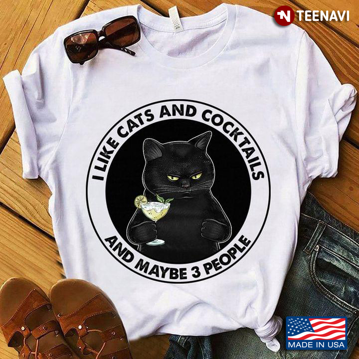 I Like Cats and Cocktails And Maybe 3 People Funny Black Cat Circle Design