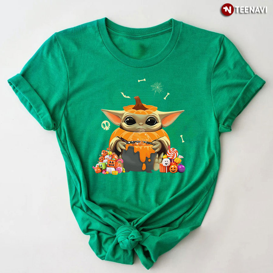 Baby Yoda Hug Pumpkin Candies Halloween T-Shirt