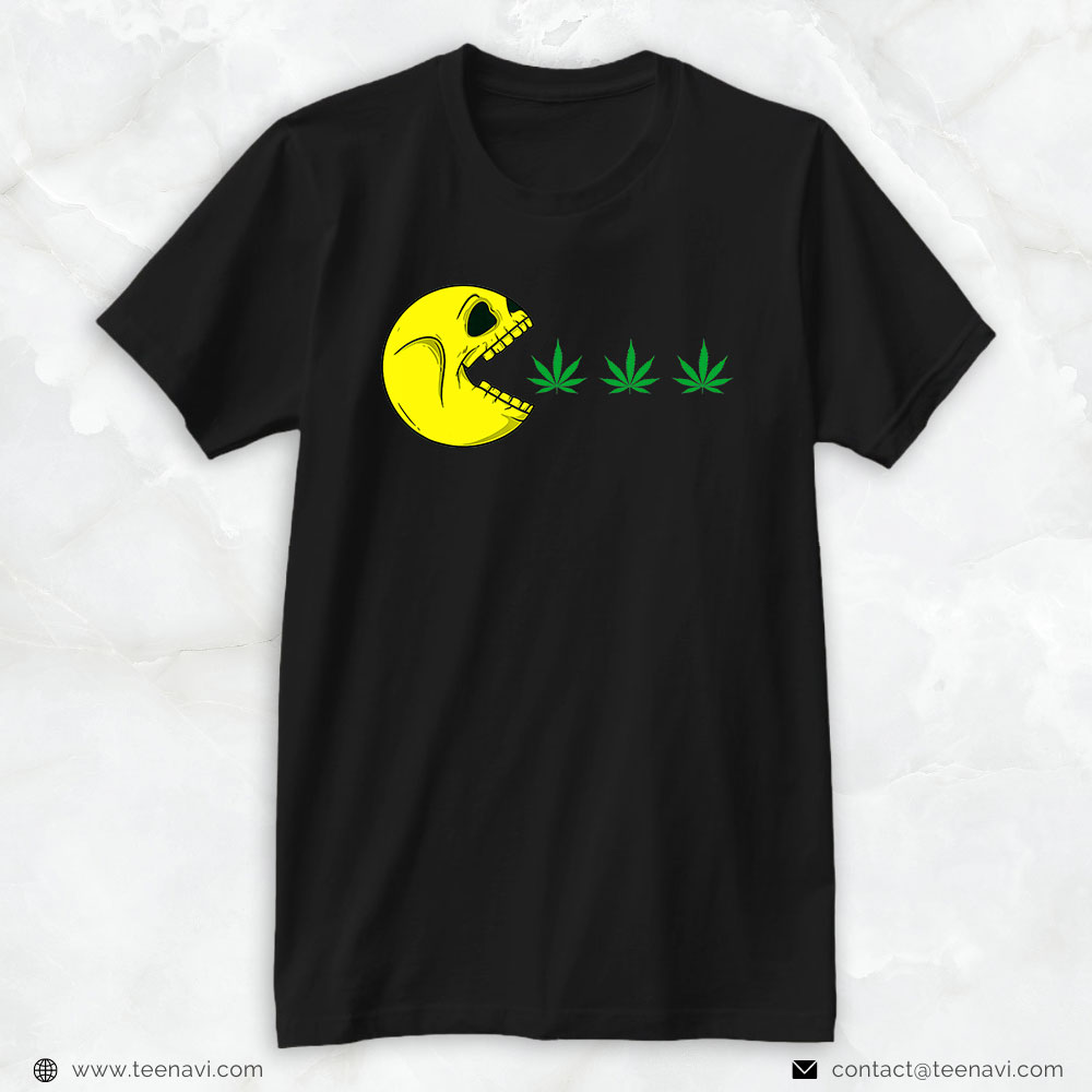 Halloween Skeleton Eats Weed Marijuana Cannabis 420 Marijuana T-Shirt