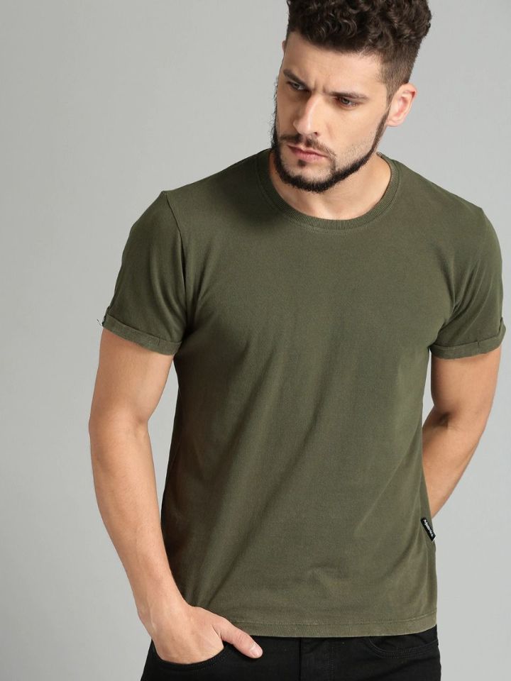 olive green t shirt mens outfit