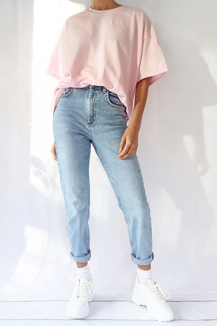pink t shirt with jeans