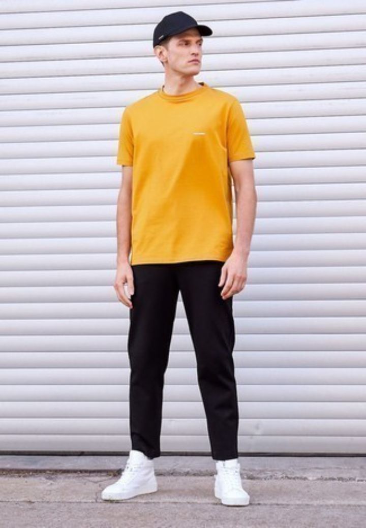 yellow t shirt outfit ideas