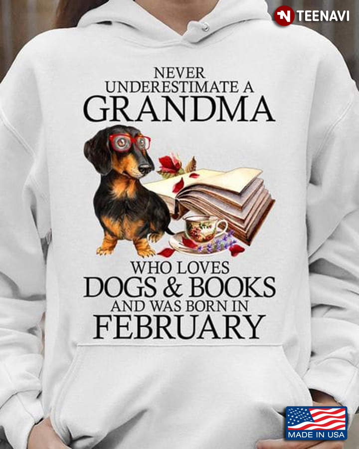 Grandma Dog Book Shirt, Never Underestimate A Grandma Who Loves Dogs And Books