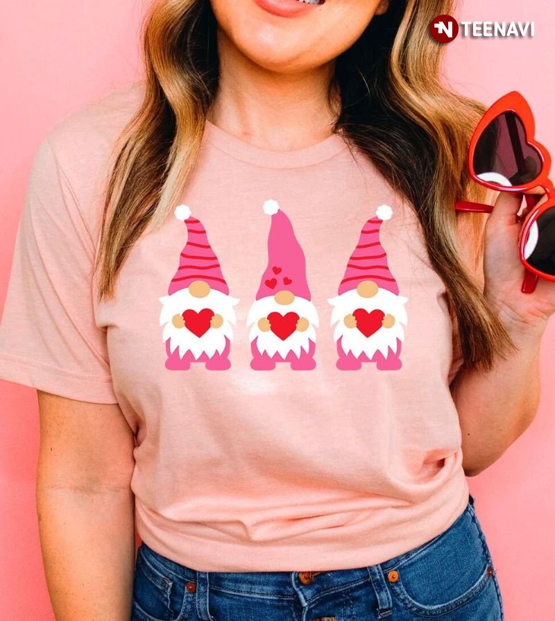 Valentine Day Shirt, Cute Gnomes Hug Heart