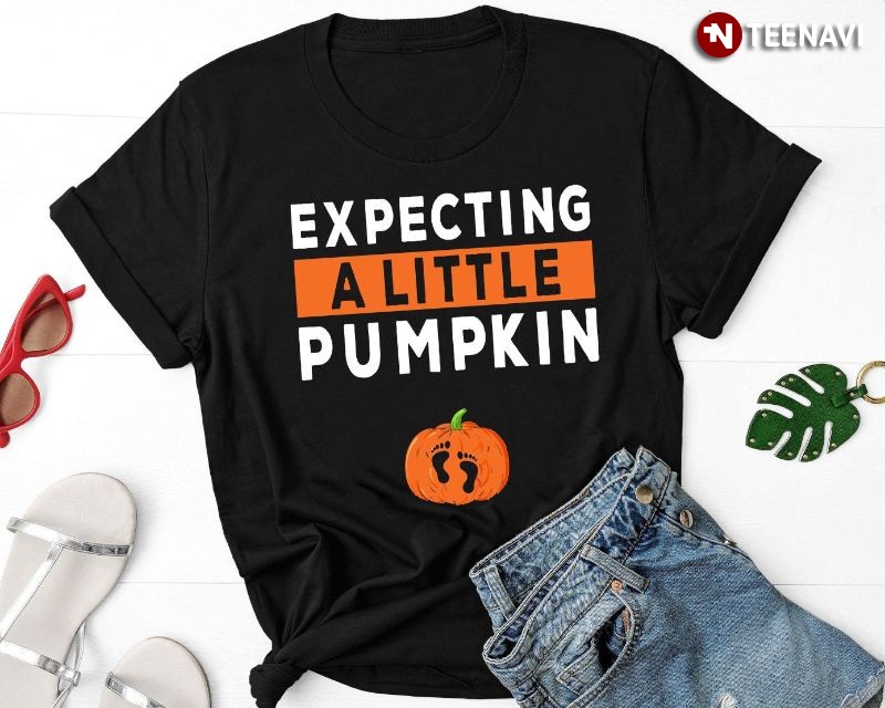 Expecting A Little Pumpkin Funny Halloween Pregnancy Announcement T-Shirt