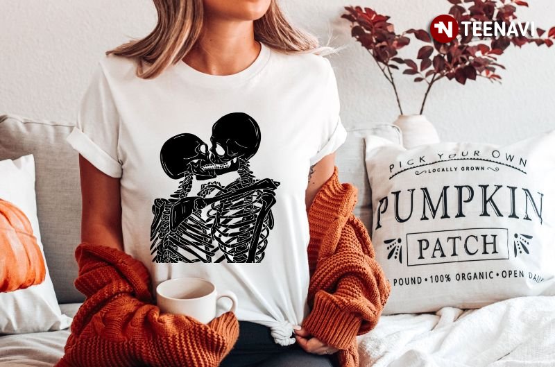 Skeleton Kissing Halloween Couple T-Shirt