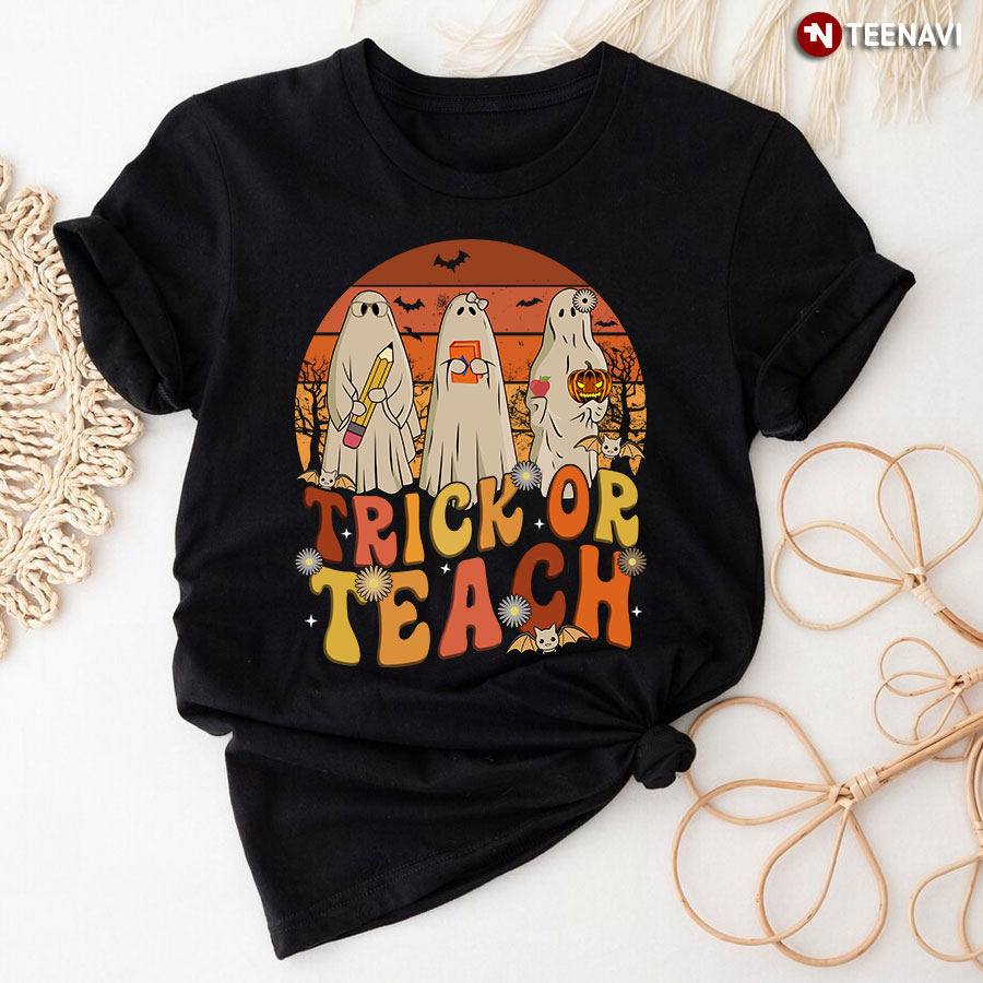 Vintage Trick Or Teach Funny Boo Teacher Halloween T-Shirt