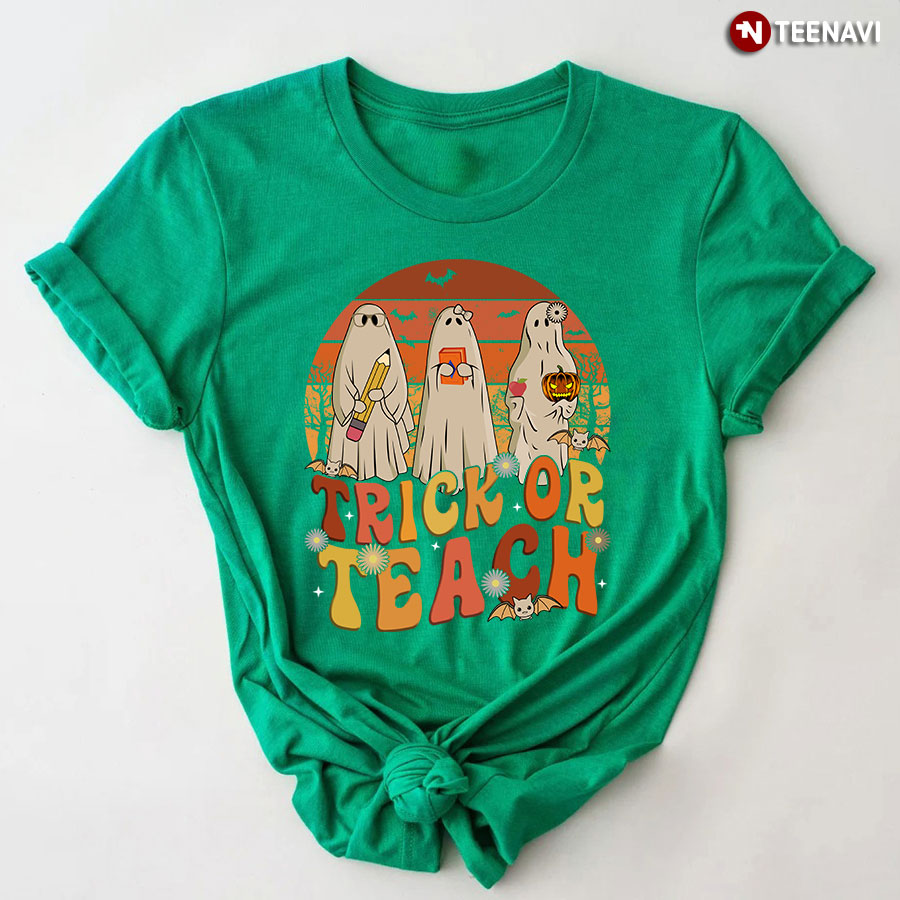 Vintage Trick Or Teach Funny Boo Teacher Halloween T-Shirt