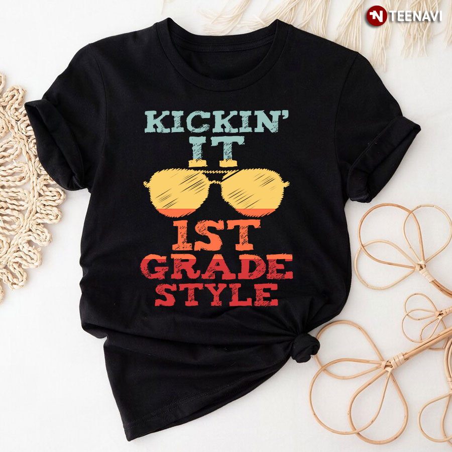 Retro Kickin It 1st Grade Style Teacher Back To School T-Shirt