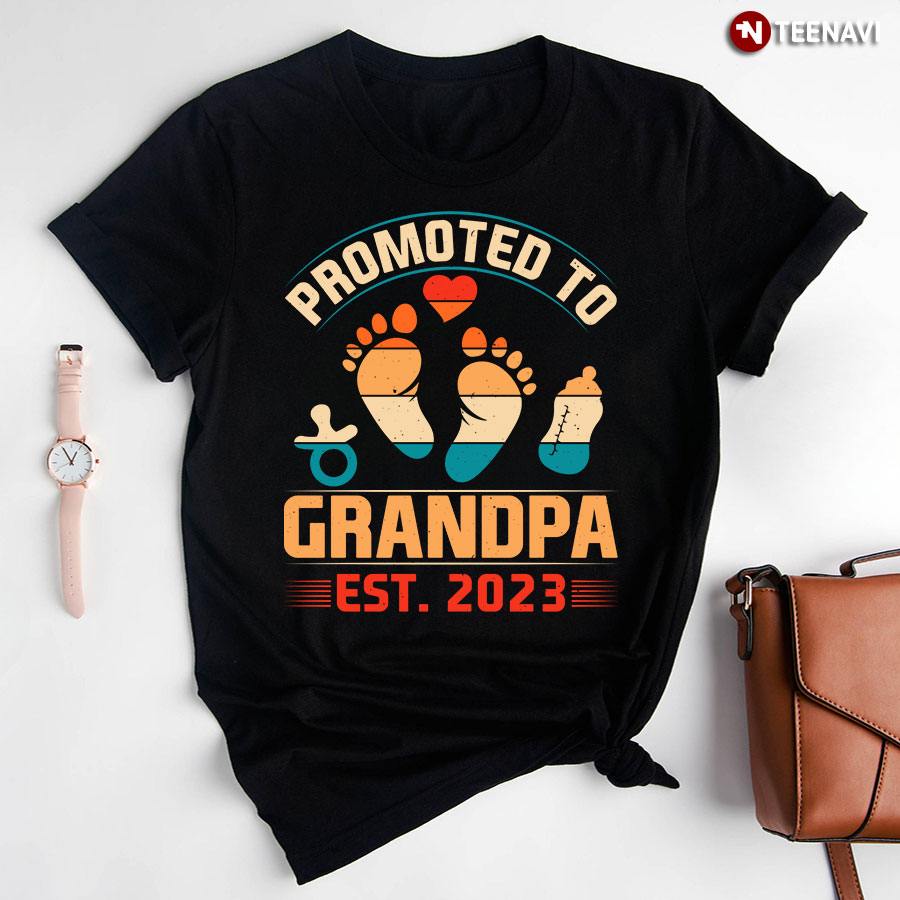 Promoted To Grandpa Est 2023 Vintage T-Shirt