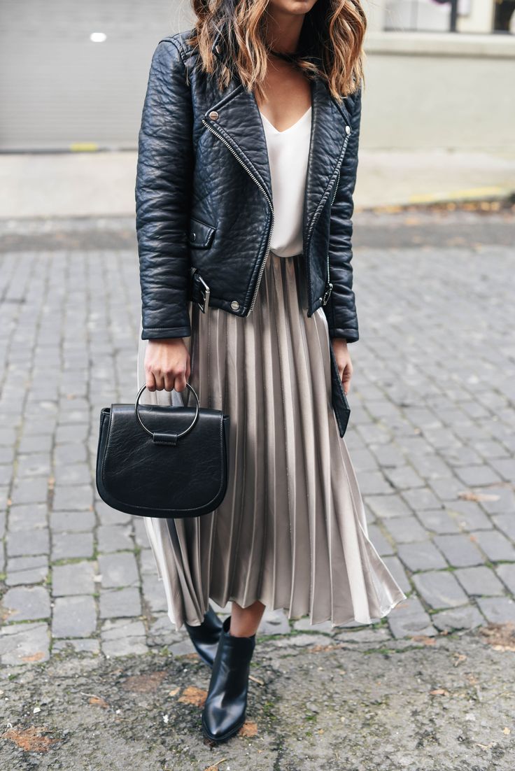 midi pleated skirt outfit