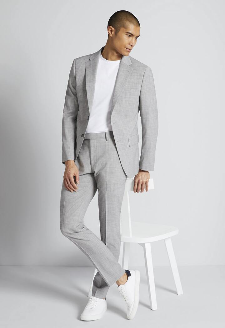 suit and t shirt look