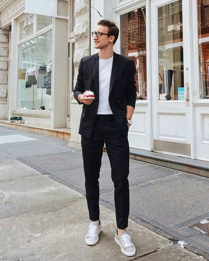 White and Black V-neck T-shirt with Blazer Spring Outfits For Men (11 ideas  & outfits)