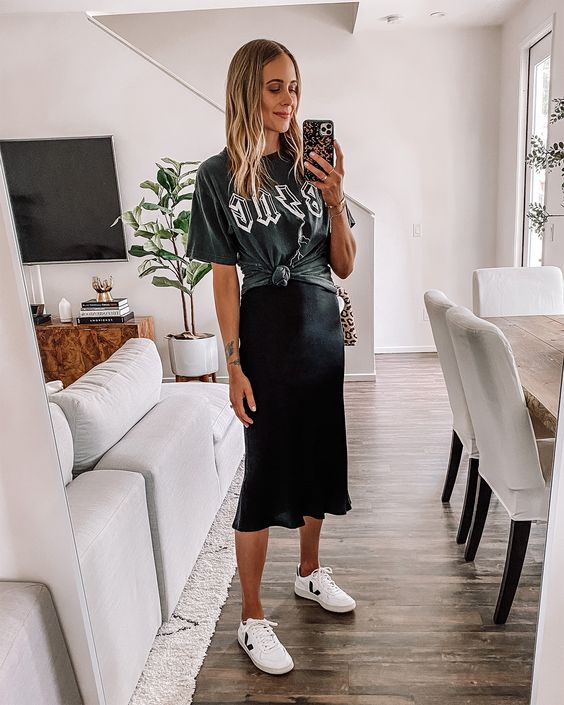 what to wear with a long black skirt