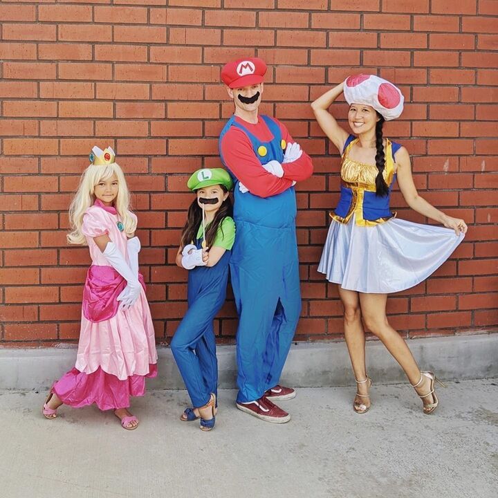 Halloween costumes ideas for family of 4 family four Halloween costume ideas