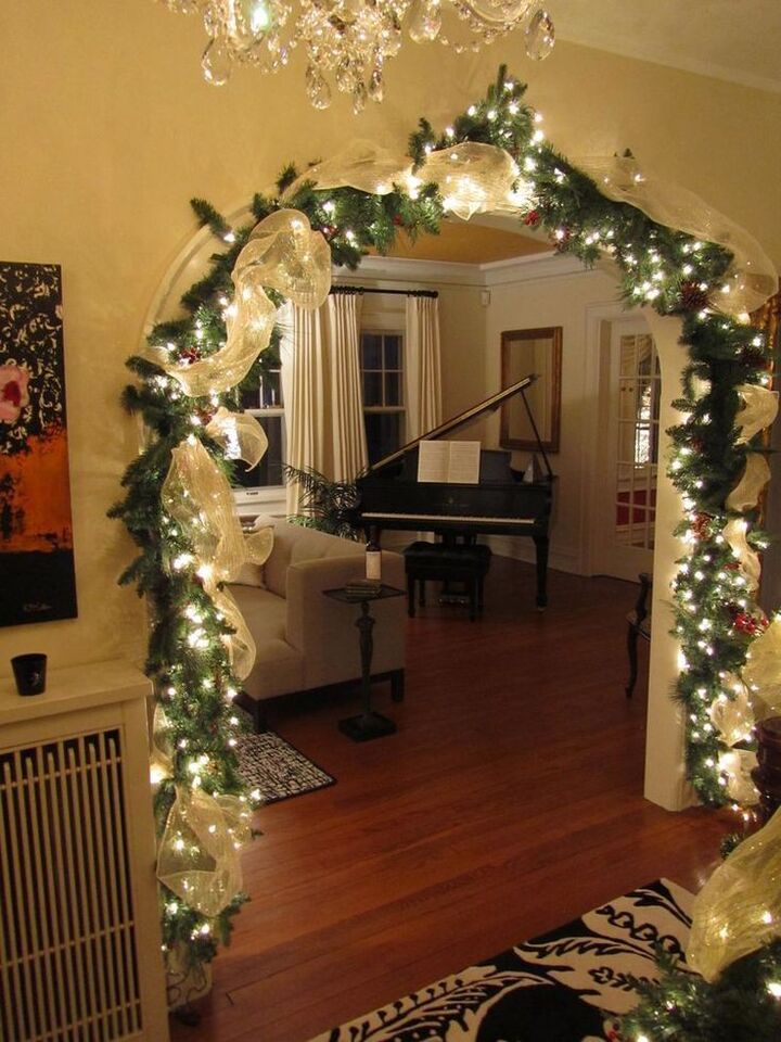 how to decorate a small house for Christmas