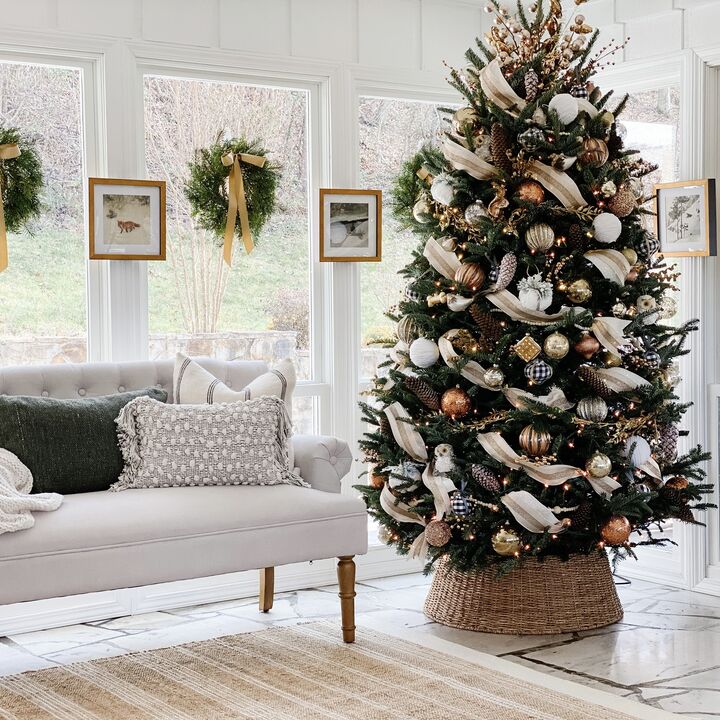 how to decorate a large pine tree for Christmas