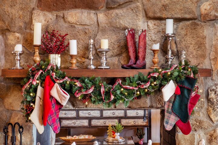 how to hang garland on your fireplace
