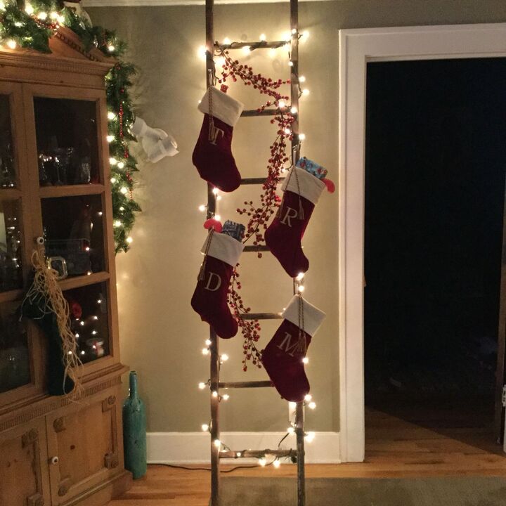 decorating xmas stockings