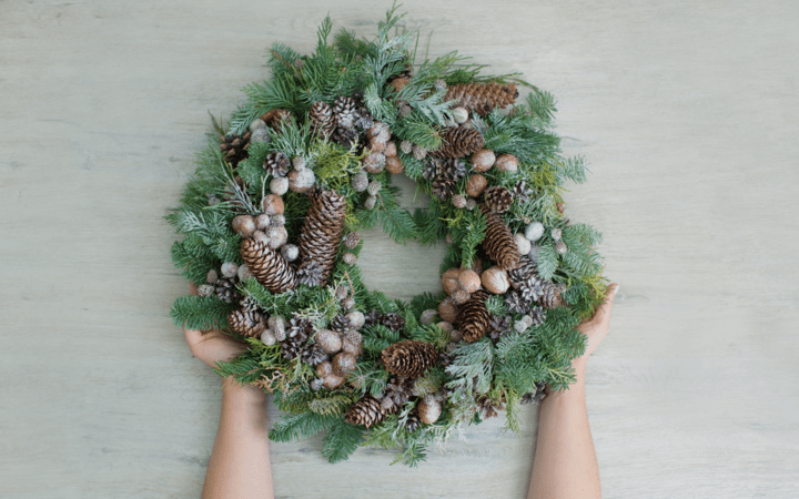 how to keep a christmas wreath from drying out