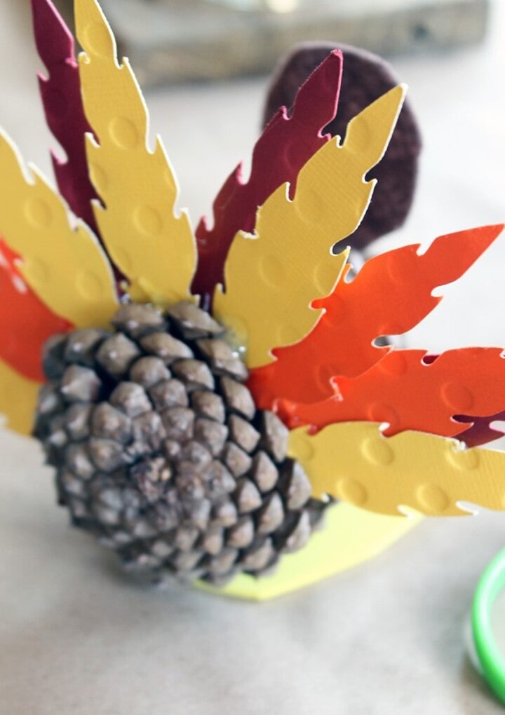 how to make a Turkey pinecone craft