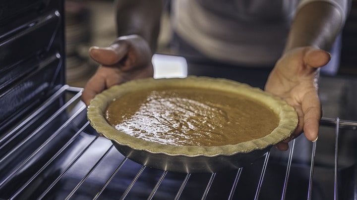 how to store a pumpkin pie after baking