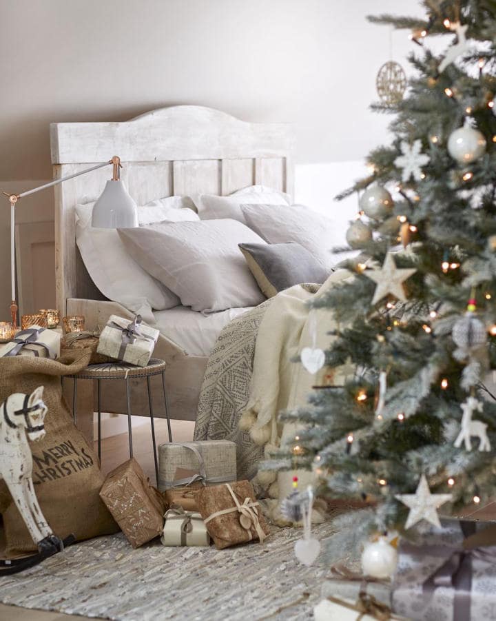 bedroom Christmas decor ideas
