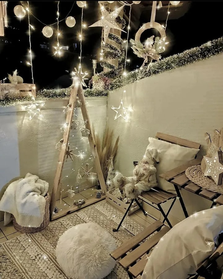 how to decorate apartment balcony for christmas