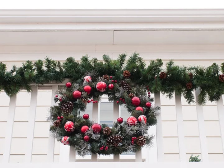 how to decorate balcony for christmas
