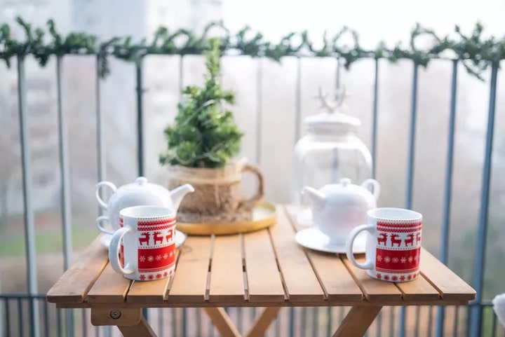 how to decorate your balcony for christmas