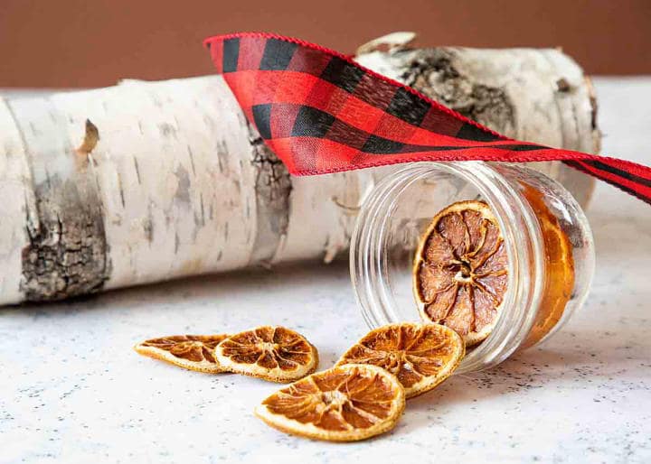 how to make a dried orange and cinnamon garland