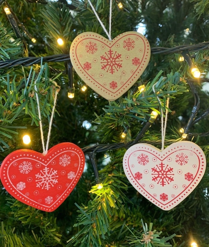 how to make wooden Christmas tree ornaments