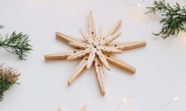 how to make Christmas ornaments using drift wood