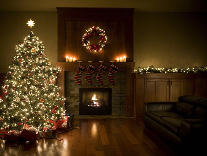 how do i put lights on a christmas tree
