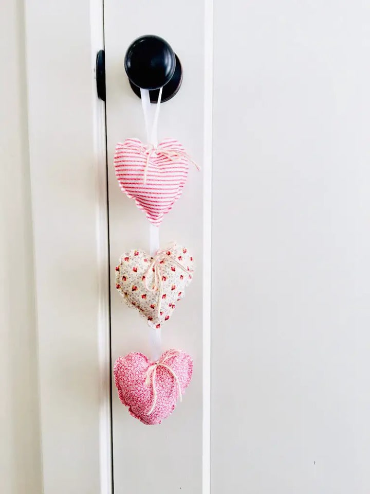 DIY Valentines door decor