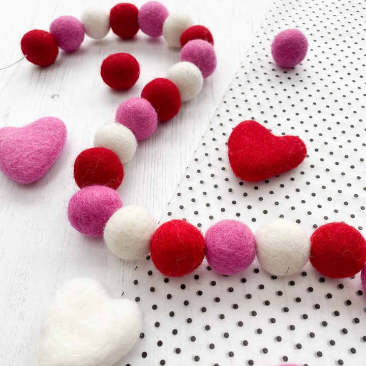diy Valentine heart garland