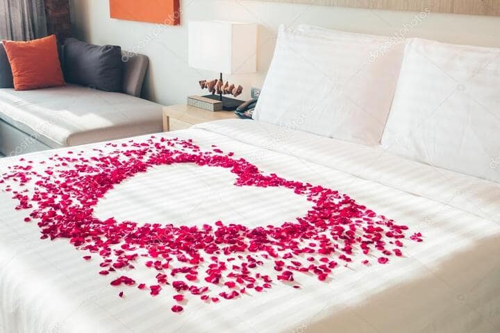 romantic bedroom decorating ideas for Valentine's Day