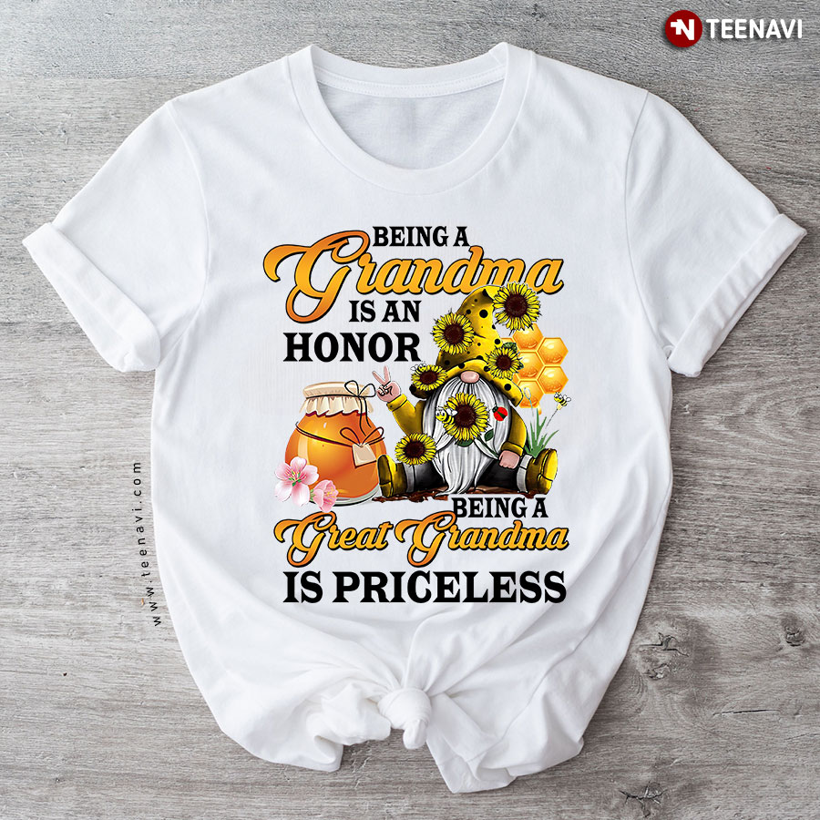 Being A Grandma Is An Honor Being A Great Grandma Is Priceless Gnome T-Shirt