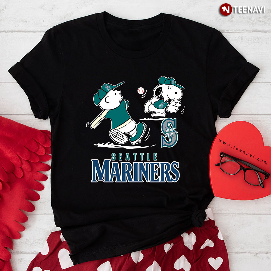 Peanuts Charlie Brown And Snoopy Playing Baseball Seattle Mariners T-Shirt